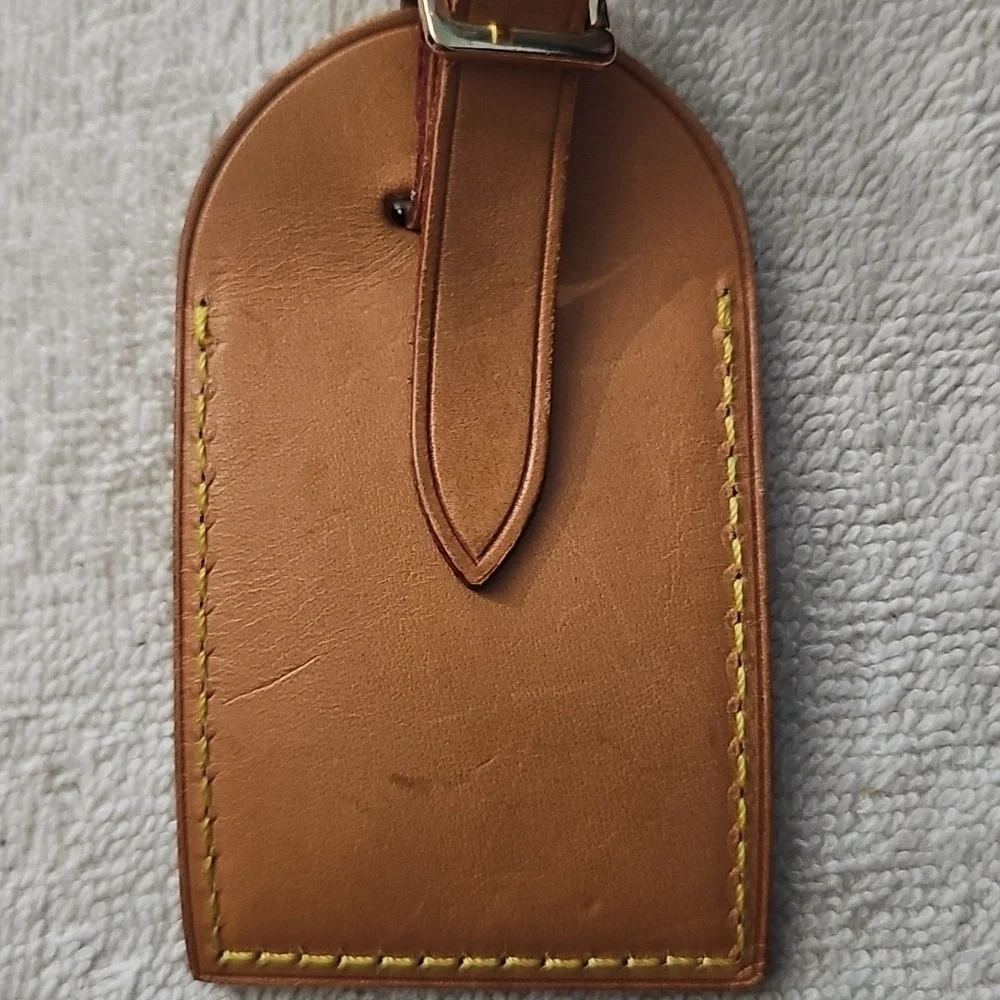 Louis Vuitton - Vachetta Luggage Tag & Poignet - Tan Leather Accessory
